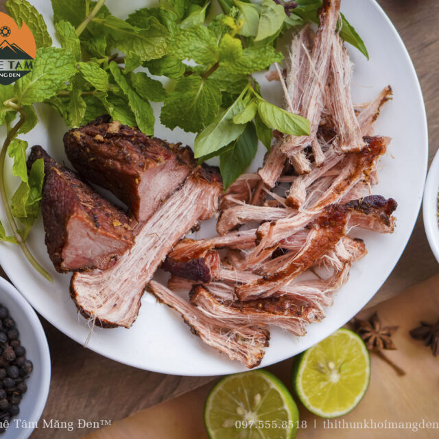 Thịt bò hun khói Măng Đen