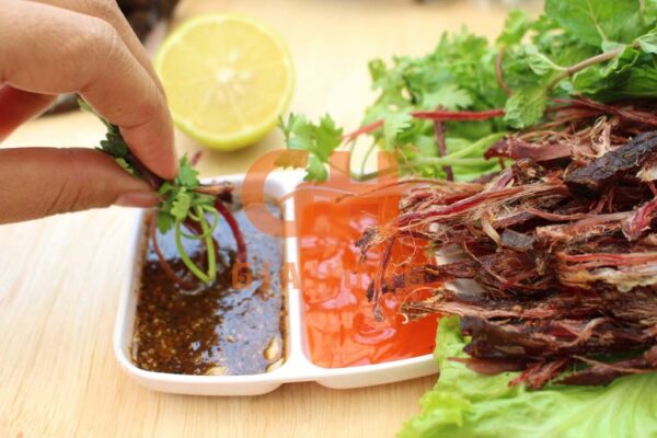 Ăn thịt hun khói