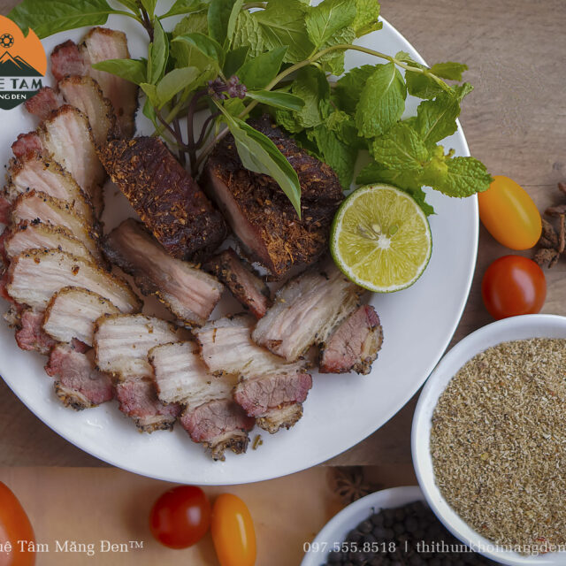 Ba chỉ heo hun khói Măng Đen