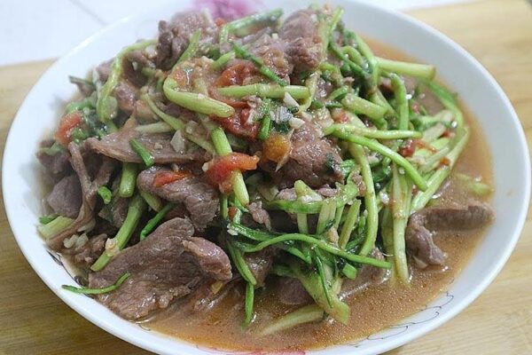 Cách làm thịt trâu xào cần tỏi nhiều người mê