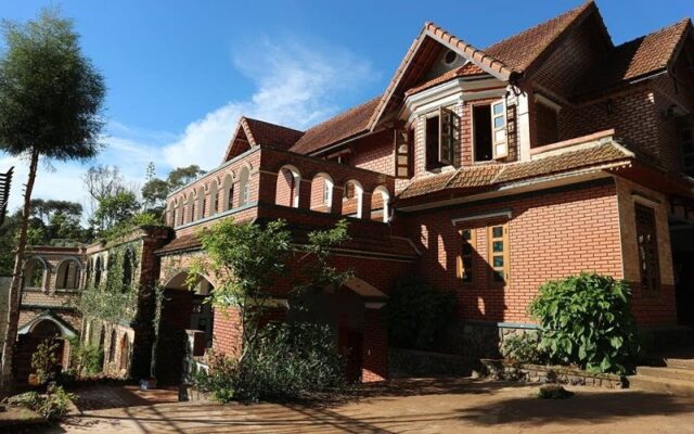 Khách sạn đồi thông Măng Đen