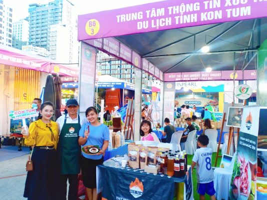 Huệ Tâm Măng Đen tại hội chợ Nha Trang