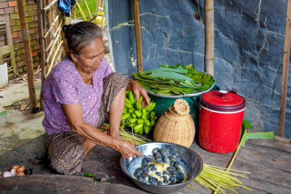 Độc đáo món ốc gác bếp ở miền Tây