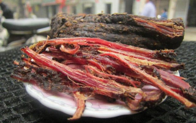 Lợi hại ra sao khi ăn thịt trâu, thịt lợn gác bếp? Chuyên gia phân tích