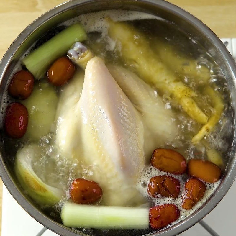 3 cách nấu gà hầm sâm, lá ngải cứu, bào ngư thơm ngon cho gia đình