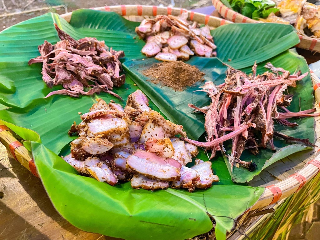 Thịt hun khói Măng Đen là dấu ấn ẩm thực trong buổi lễ khai mạc